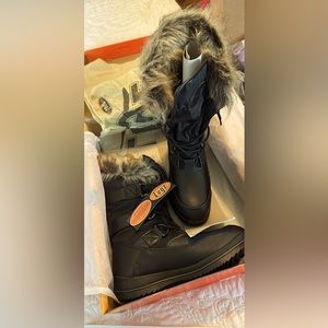 9.5 women’s snow boots BRAND NEW